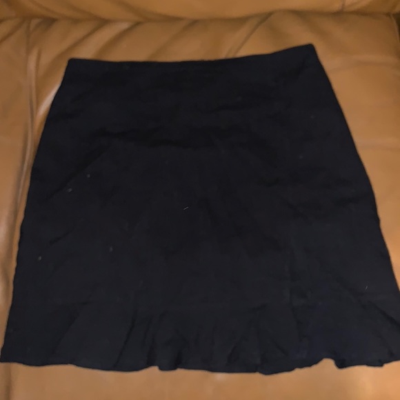 black skirt - Picture 1 of 3
